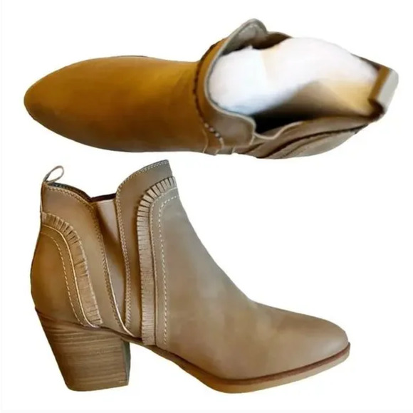 MIA Carrol Ruffle Boot 8.5 Tan Taupe NWOT Western Boho Heel Ankle Bootie Fringe - Picture 3 of 7